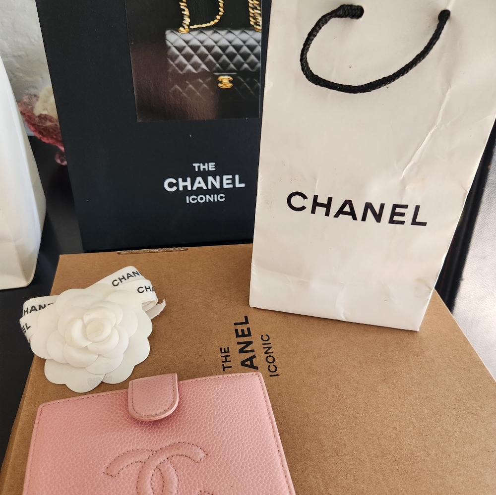 CHANEL pink caviar fold wallet